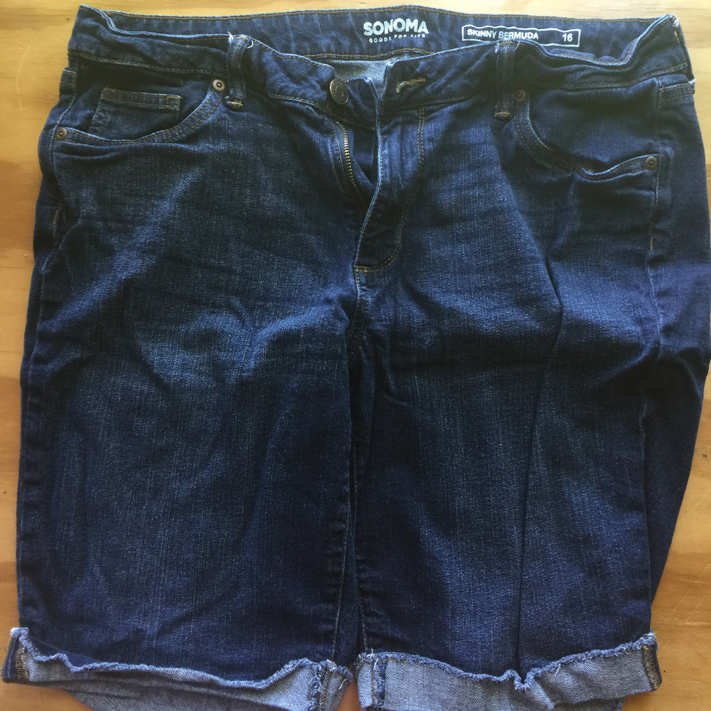 LIKE NEW! SONOMA SKINNY BERMUDA JEAN SHORTS  16